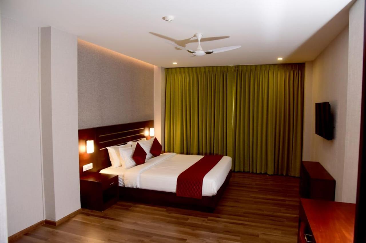 Hotel Emerald Palace Kottiyam Extérieur photo