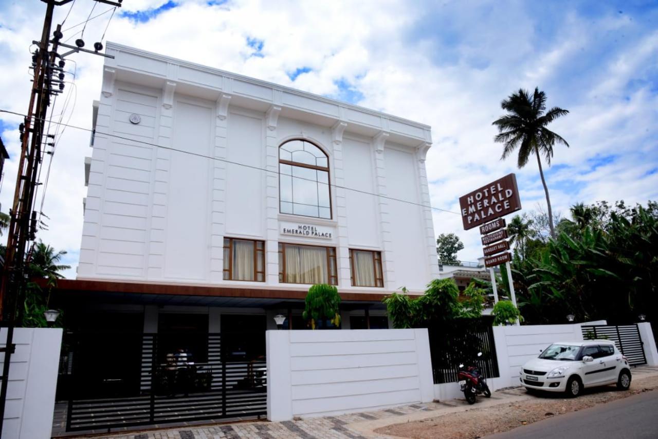 Hotel Emerald Palace Kottiyam Extérieur photo