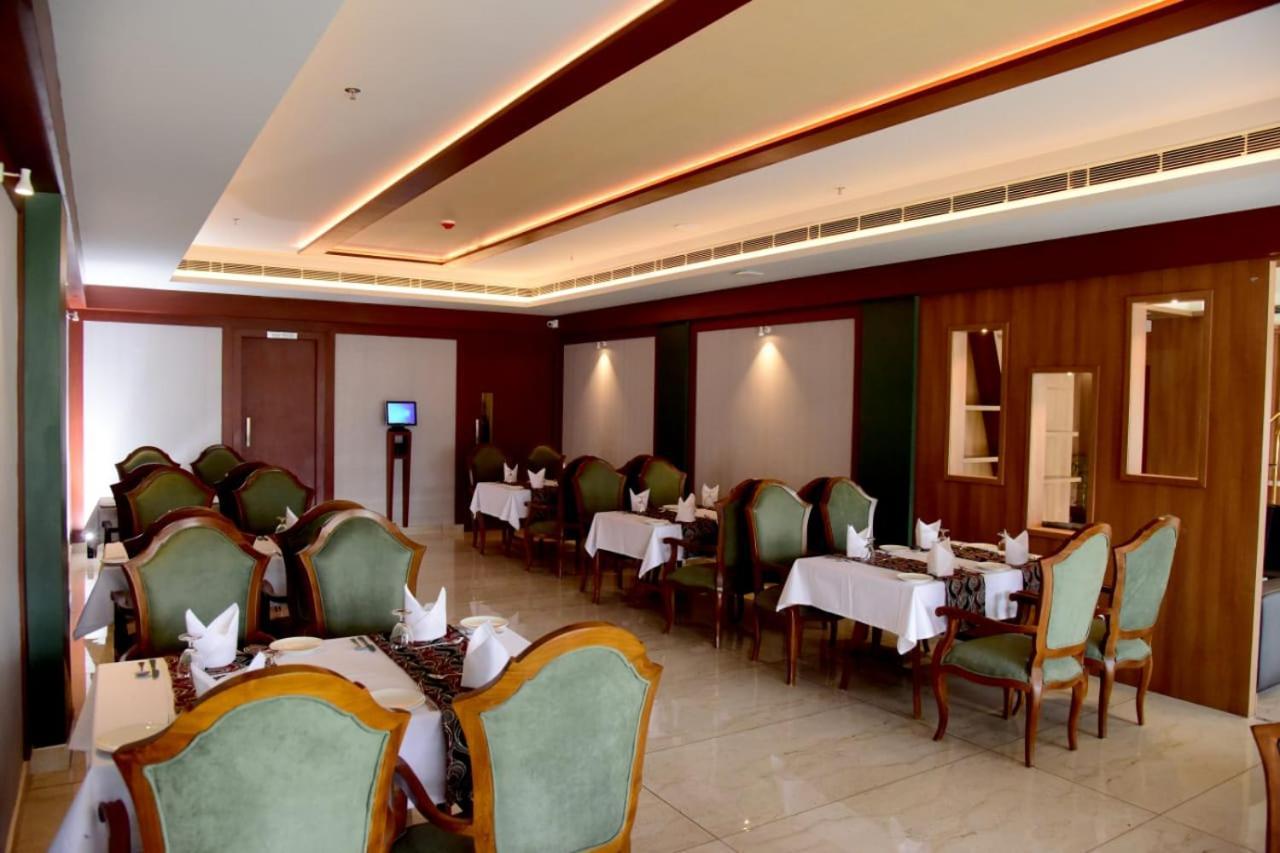 Hotel Emerald Palace Kottiyam Extérieur photo