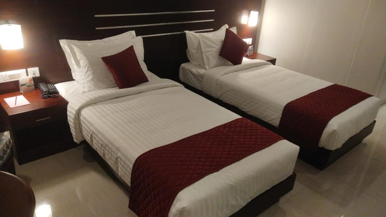 Hotel Emerald Palace Kottiyam Extérieur photo